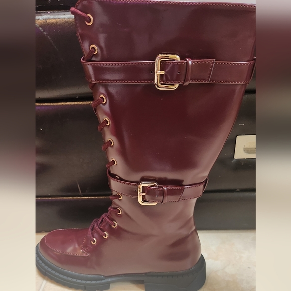 NIB ShoeDazzle Flat Boots - Picture 4 of 5